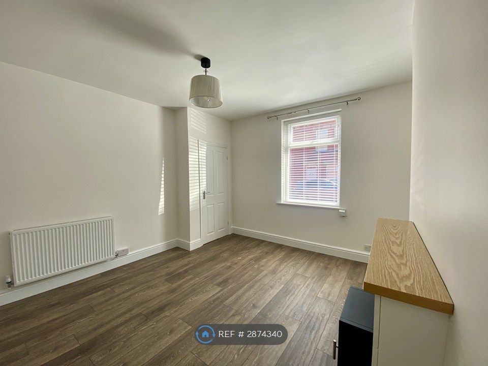 Property photo 3 of 14 Front Room