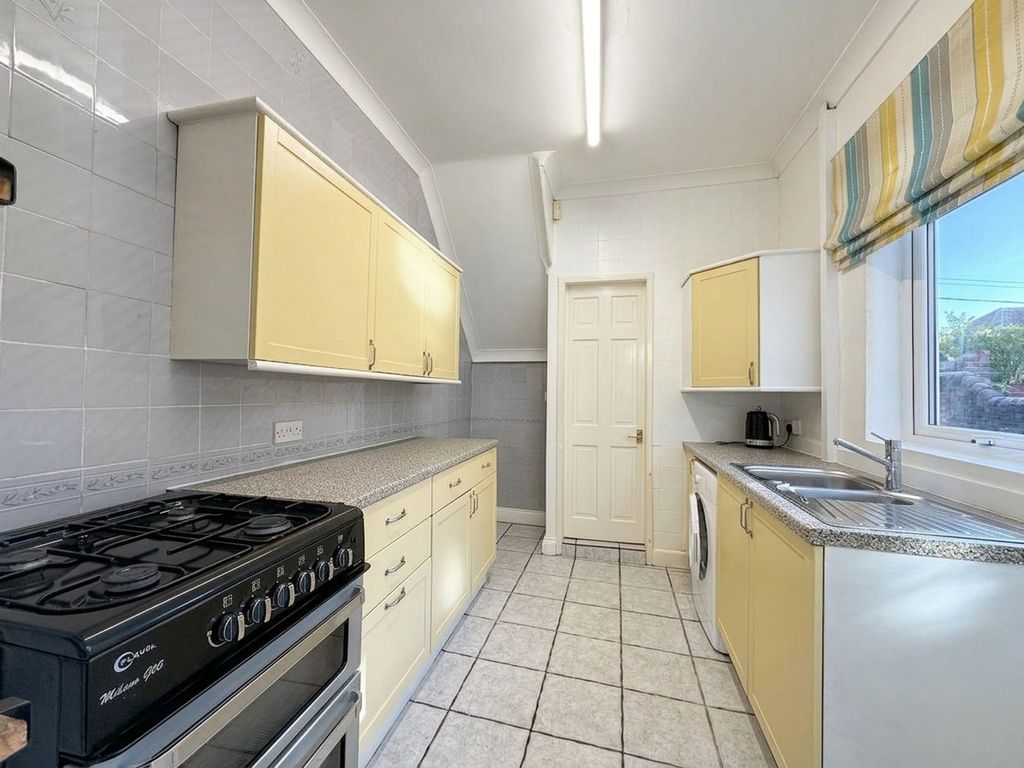 Property photo 1 of 7 Kitchen