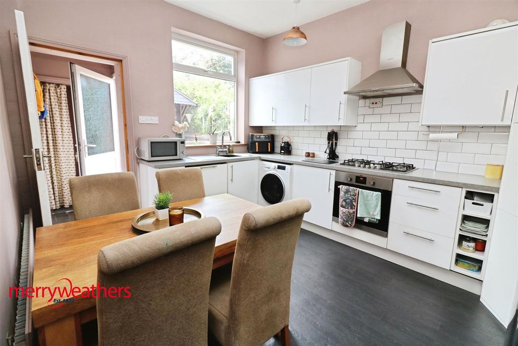 Property photo 2 of 18 Kitchen