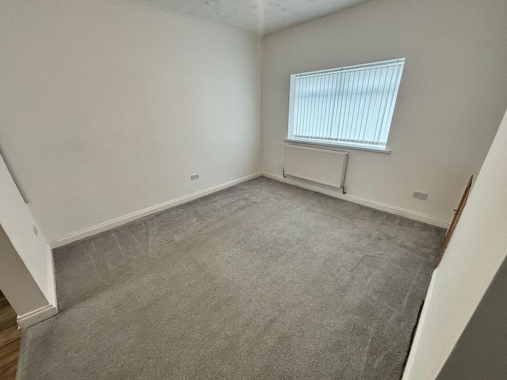 Property photo 3 of 14 Living Room