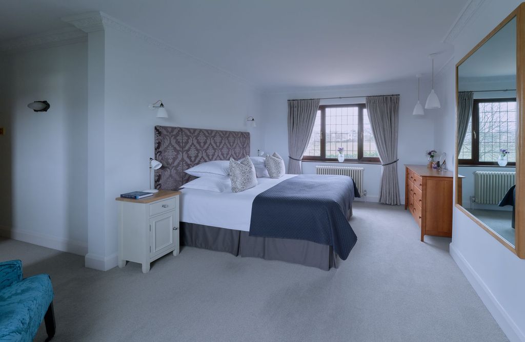 Property photo 3 of 33