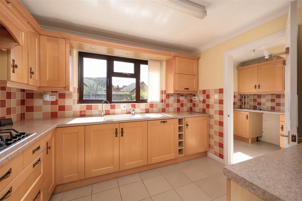 Property photo 3 of 17 Longacre, Chestfield, Whitstable