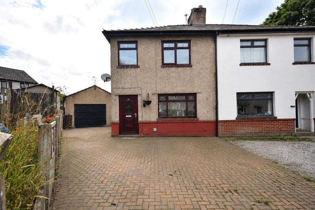 Property photo 1 of 17 External