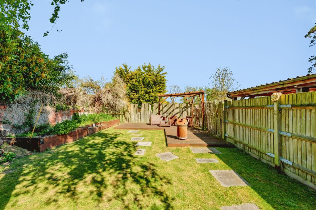 Additional image 19 of 2 bed flat for saleEastbourne Road, Godstone RH9