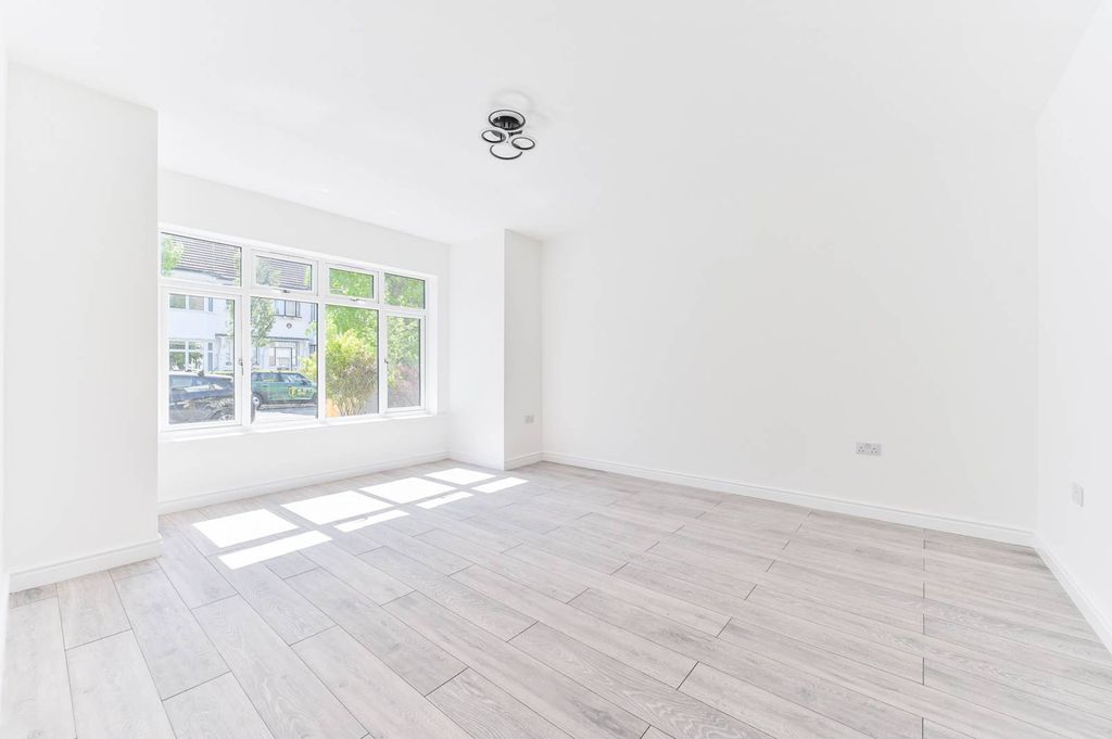 Property photo 2 of 25