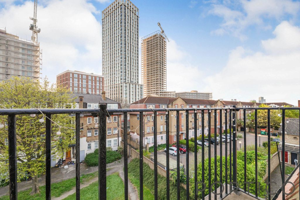 Property photo 2 of 10 Balcony