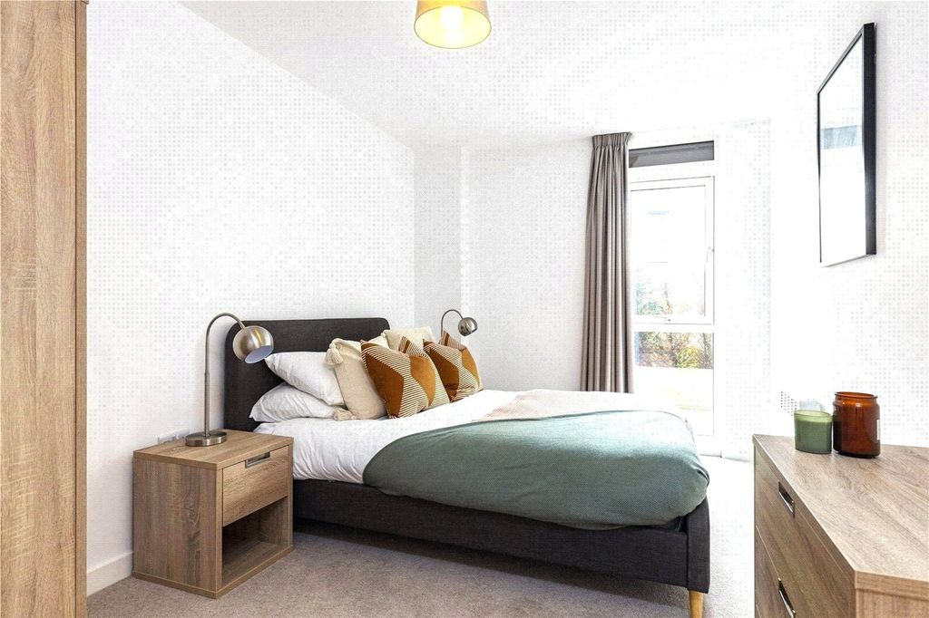 Property photo 3 of 10 Bedroom 1