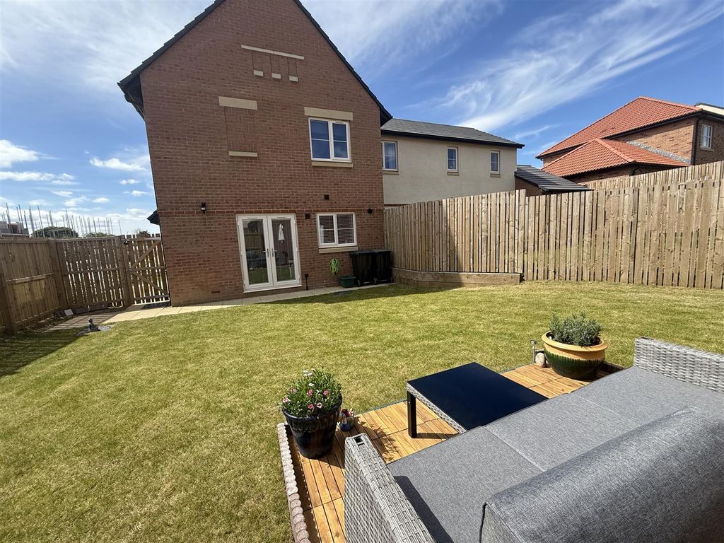 Property photo 3 of 17 Externally