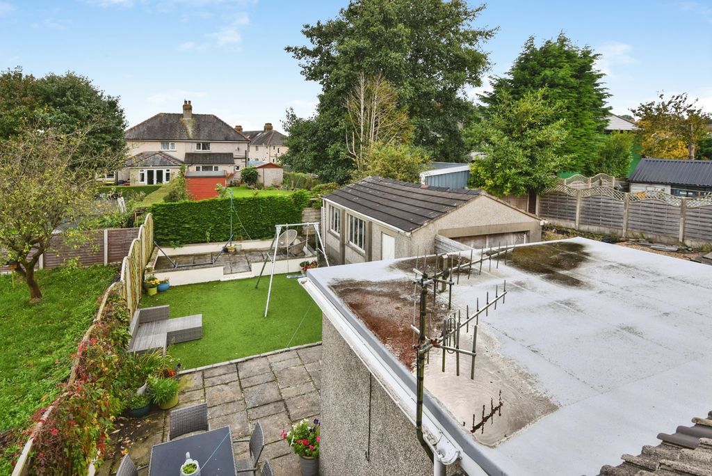 Property photo 3 of 18 Garden View