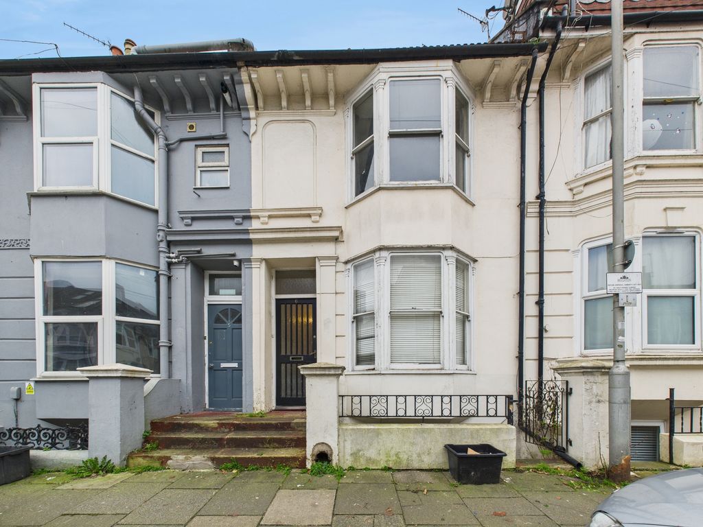 Property photo 1 of 13 Cam03519G0-Pr0434-Still034