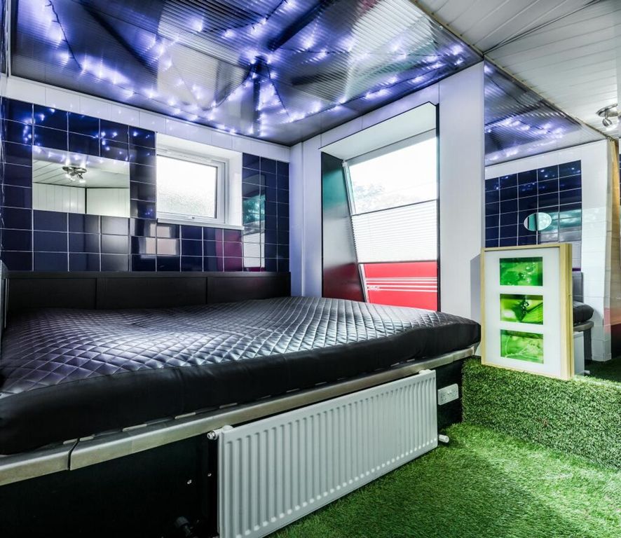 Property photo 1 of 6 A Stylish And Inviting Large Double Bedroom Featur...