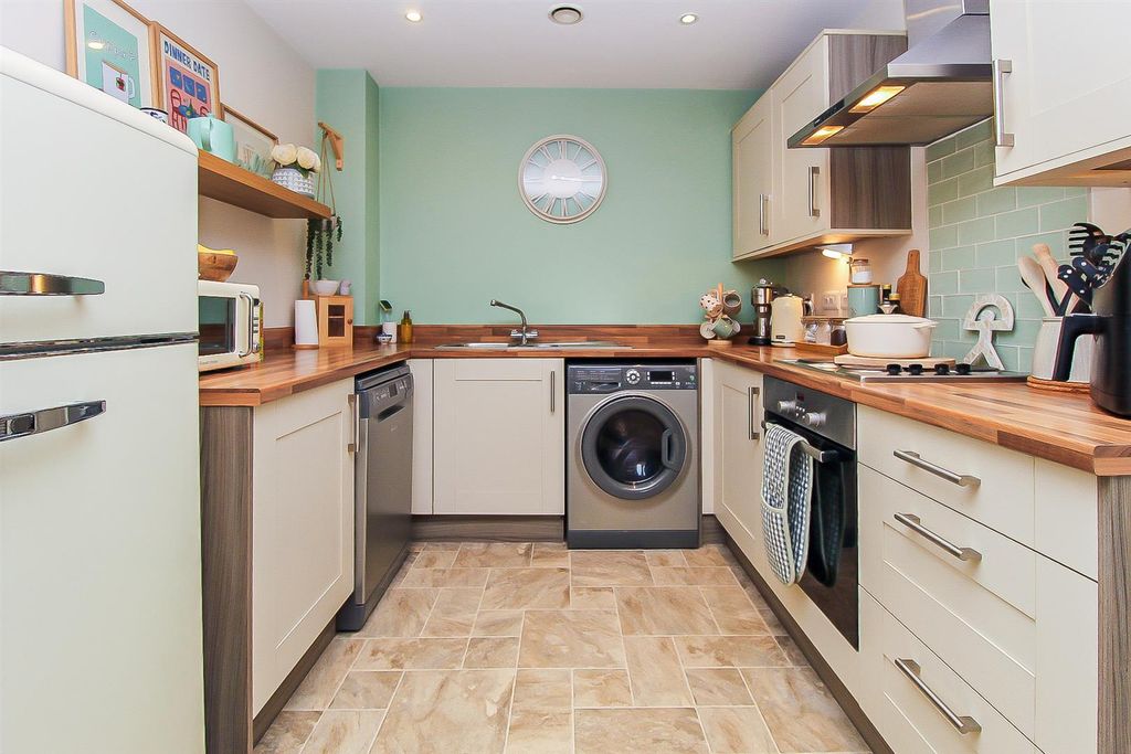 Property photo 2 of 7 Kitchen/Dining/Living Room