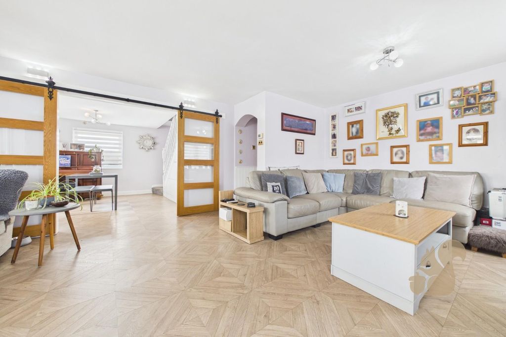 Property photo 3 of 29 Cam03877G0-Pr0343-Still003.Jpg