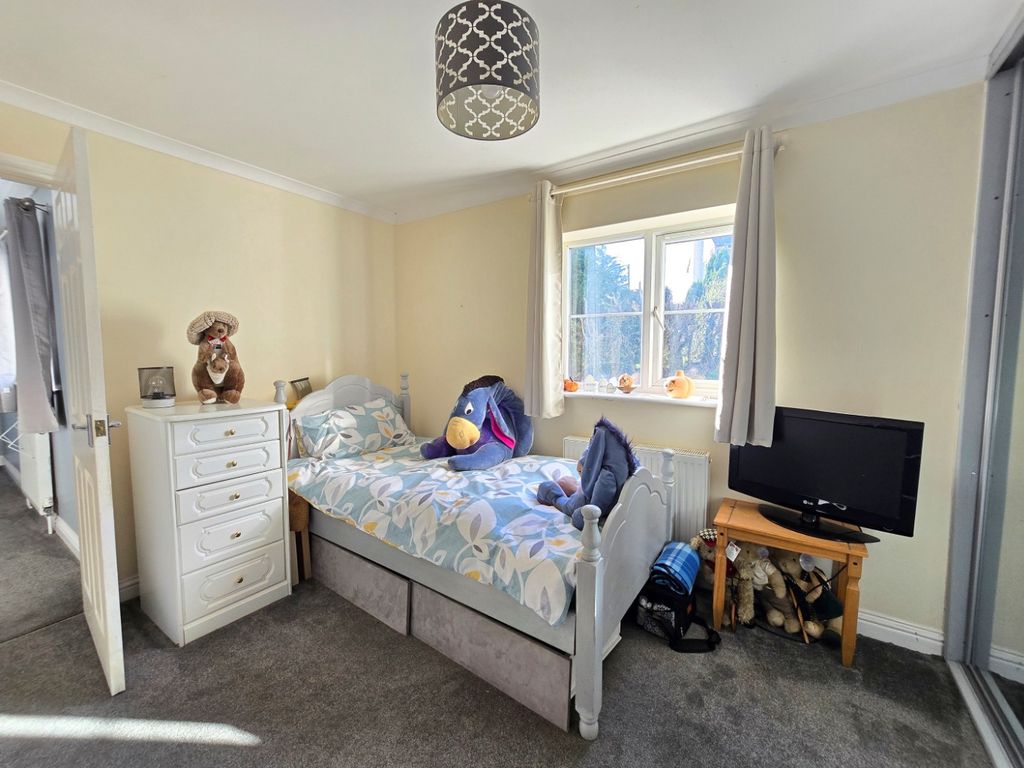 Property photo 2 of 18 5263591