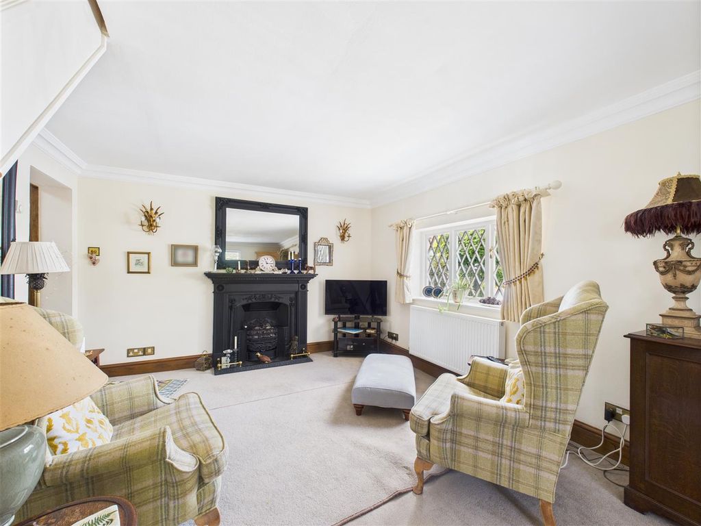 Property photo 2 of 13 Cam05451G0-Pr0025-Still008.Jpg