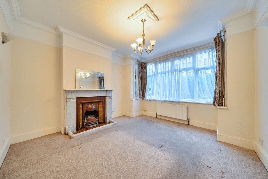 Property photo 3 of 21 1388121-10-694A67...