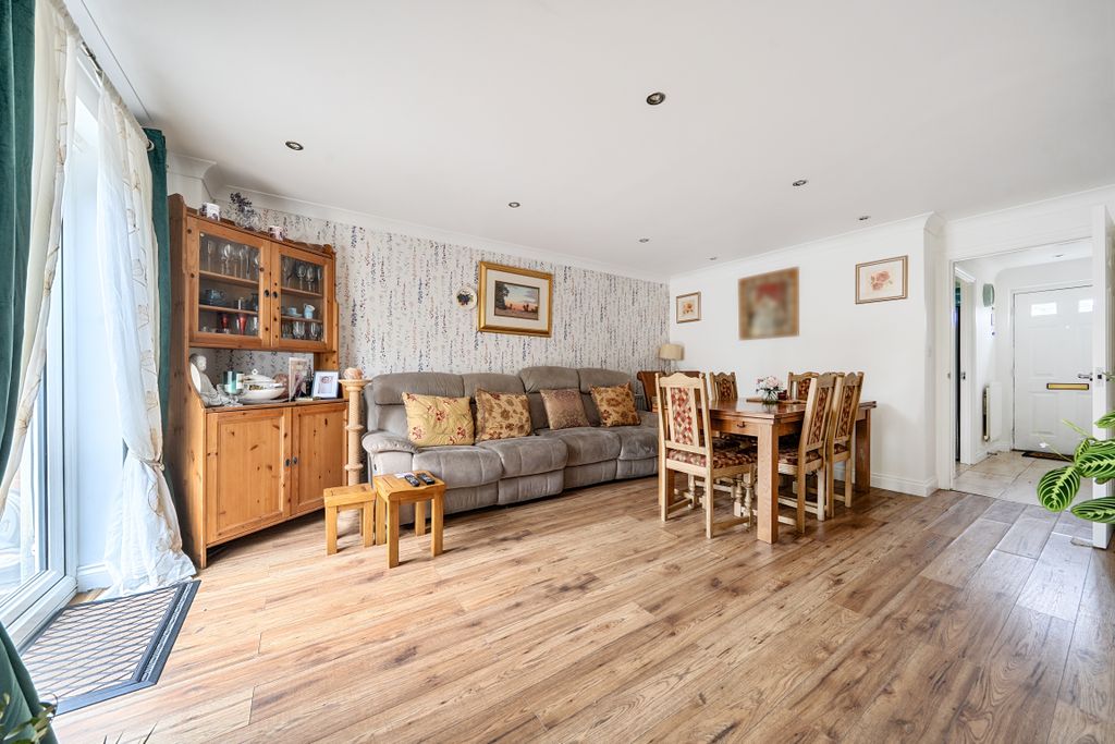 Property photo 3 of 16 146839956A2Ac2Ff4Aa86