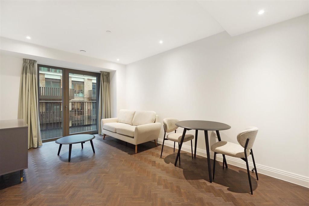 Property photo 2 of 9 Apartment 1307, Halcyon House - R3Brr4Yb2Cfn7Pruqd