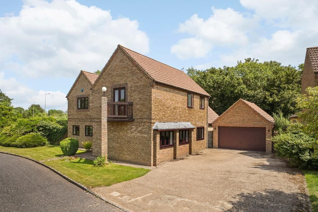 4 bed detached house for saleLittle Meadow, Loughton, Milton Keynes, Buckinghamshire MK5