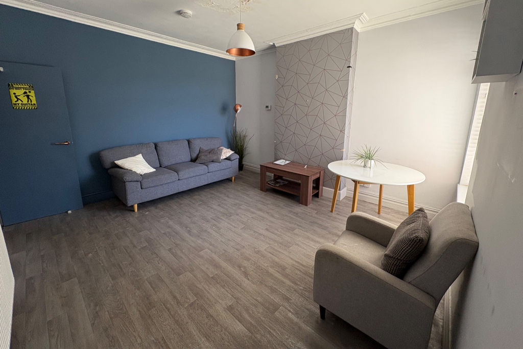 Property photo 2 of 20