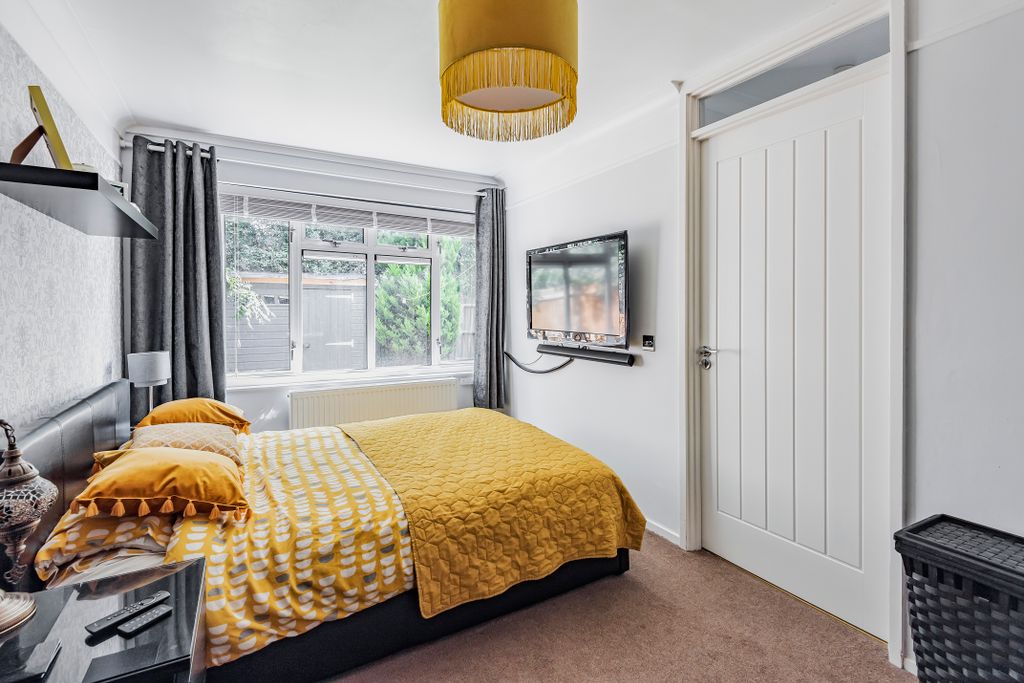 Property photo 3 of 8 647702 (6)