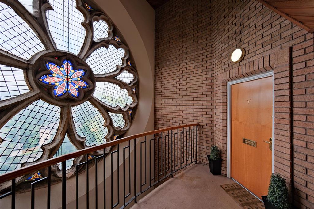 Property photo 2 of 30