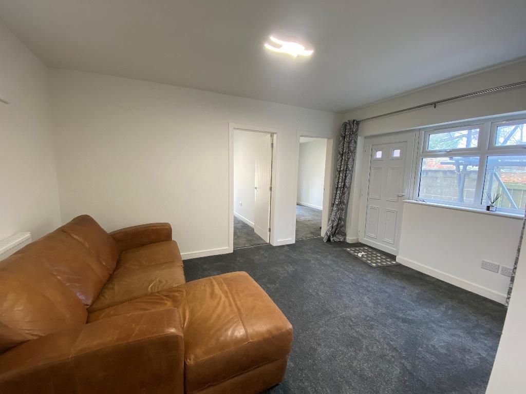 Property photo 3 of 13 Lounge