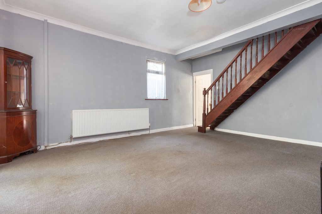 Property photo 2 of 14 296 Woodhouse Lane-4
