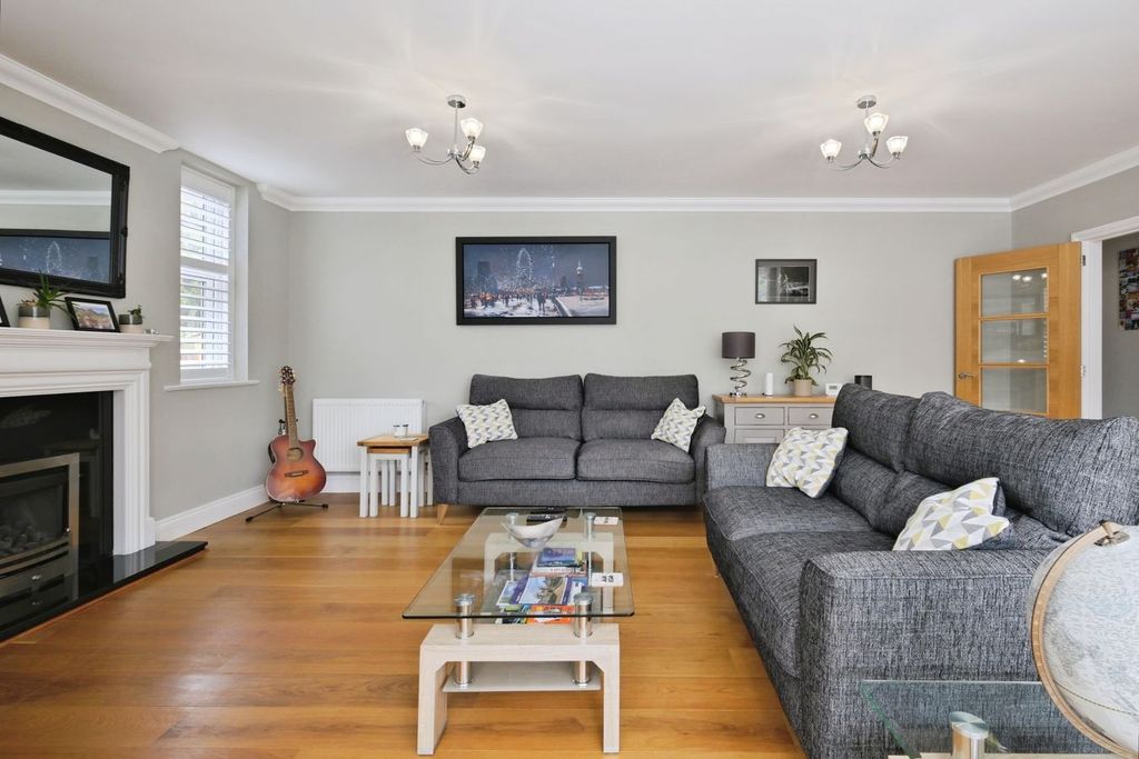 Property photo 2 of 19