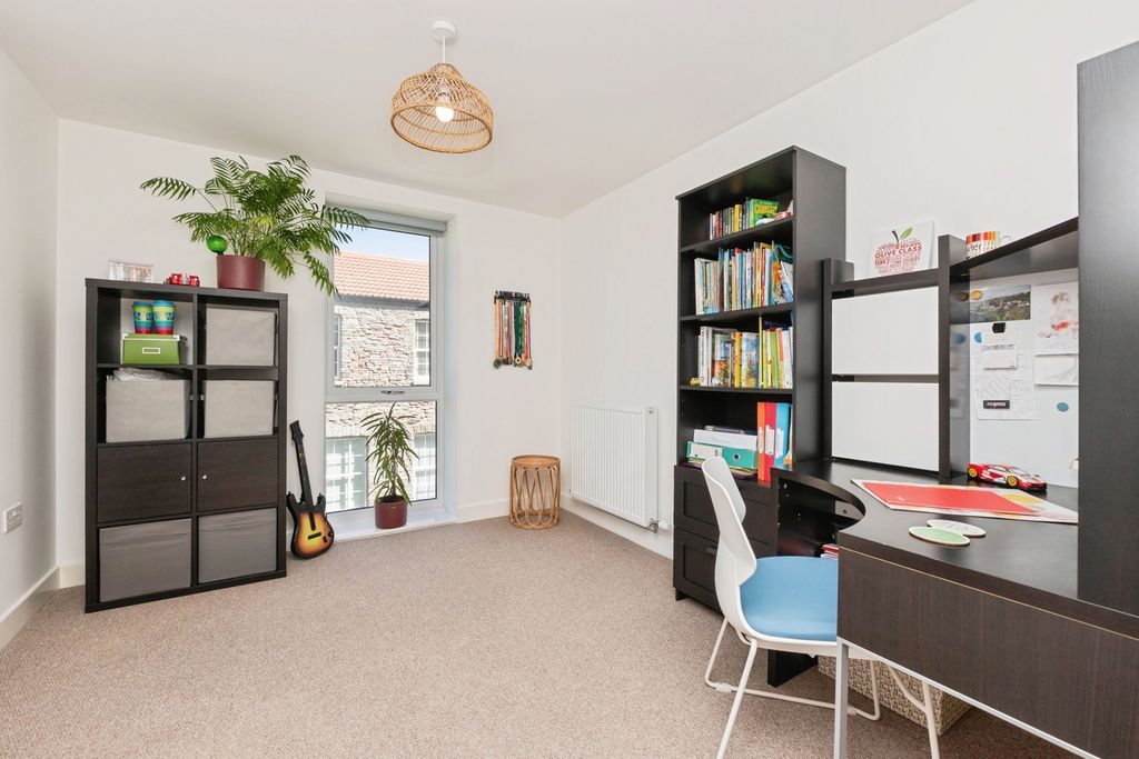 Property photo 3 of 18 Pbox-Img.Jpg