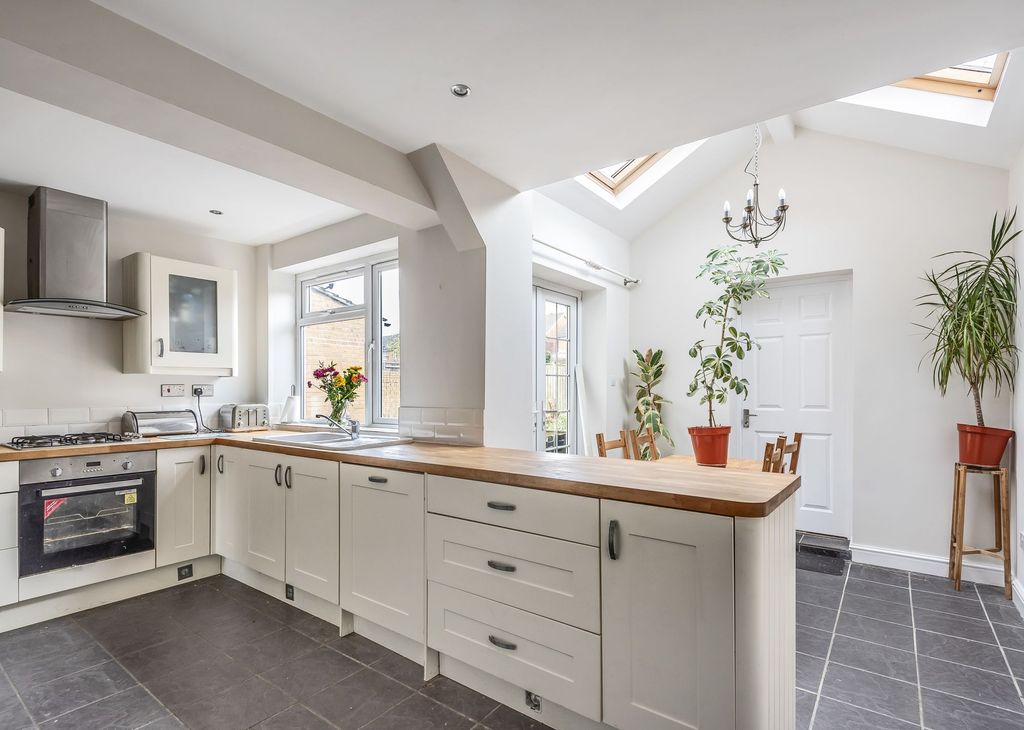 Property photo 2 of 17 Kitchen/Breakfast Room