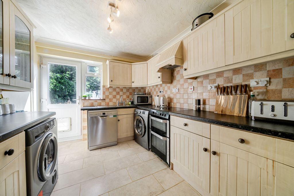 Property photo 3 of 22 1478788-15-6A3Cf9...