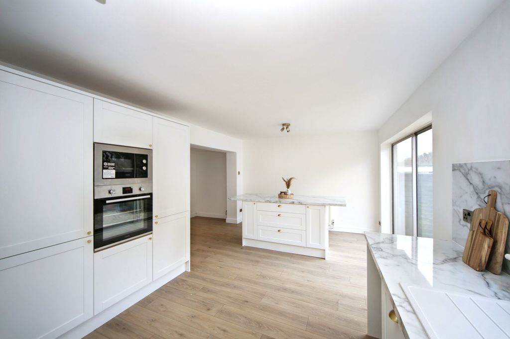 Property photo 2 of 26