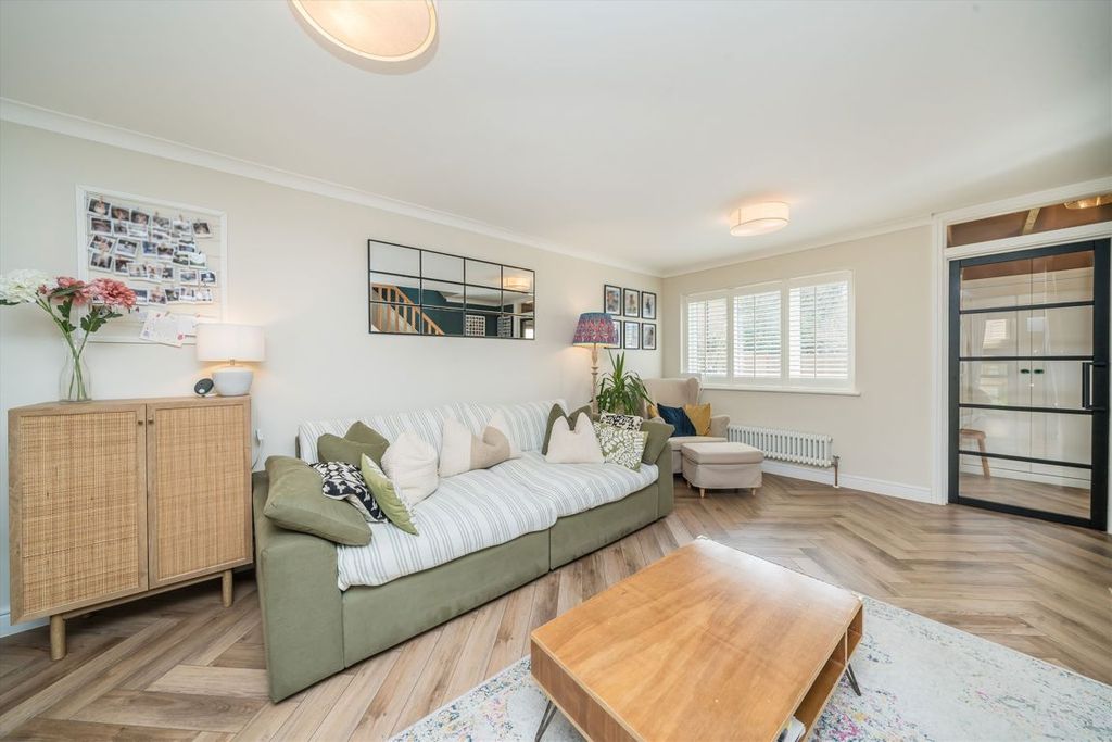 Property photo 2 of 9