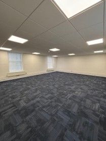 Property photo 2 of 10 30-09 To Let