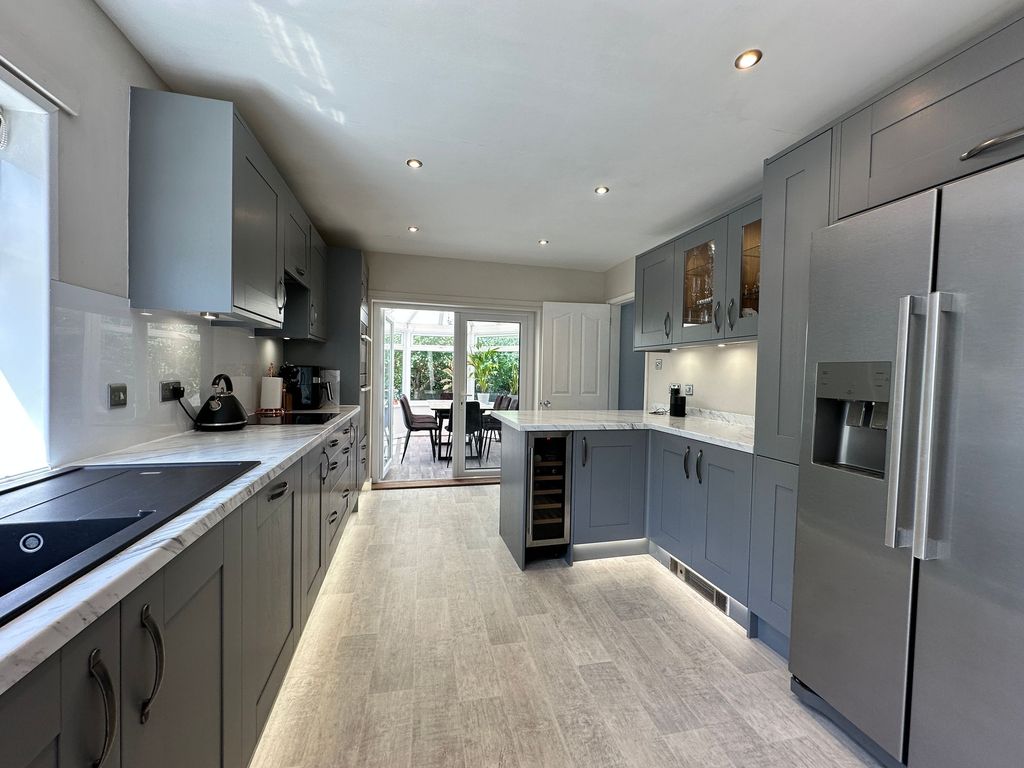 Property photo 3 of 16 Kitchen