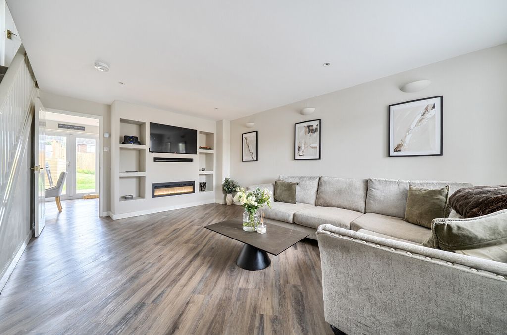 Property photo 1 of 20 1457933-15-6A01E6...
