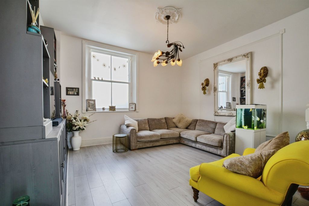 Property photo 2 of 27