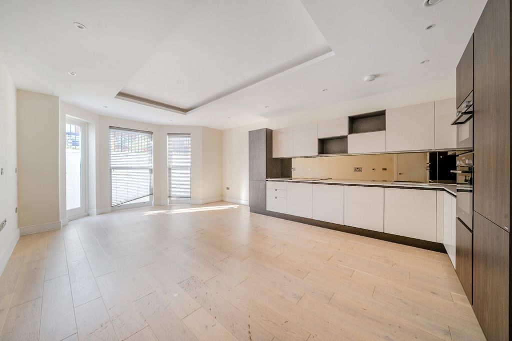 Property photo 2 of 15 Picture No. 24