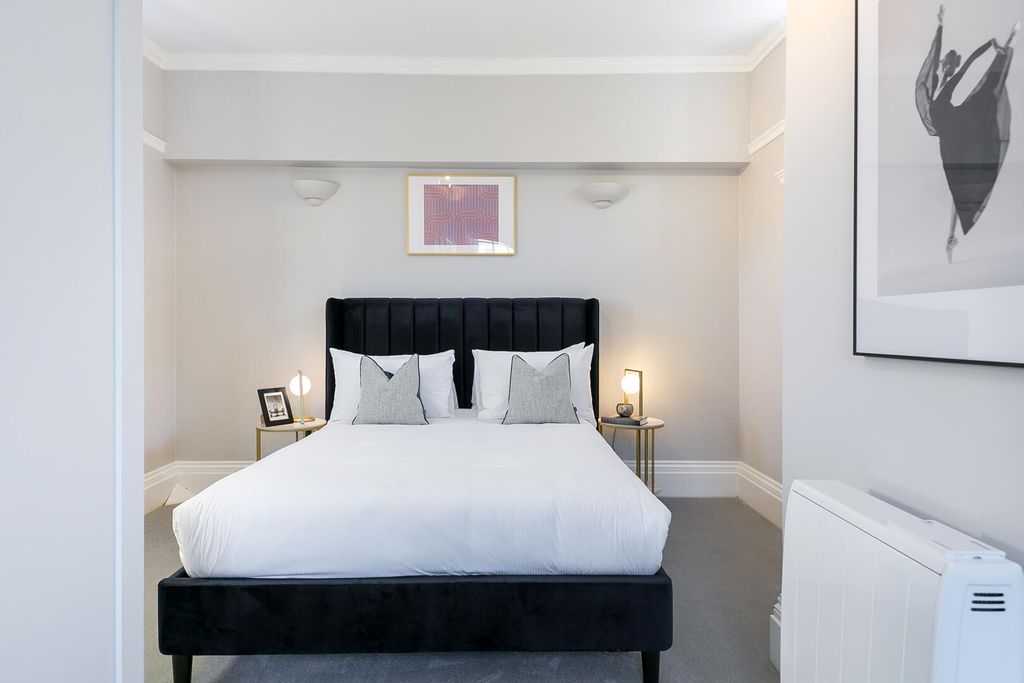 Property photo 2 of 30 Bedroom