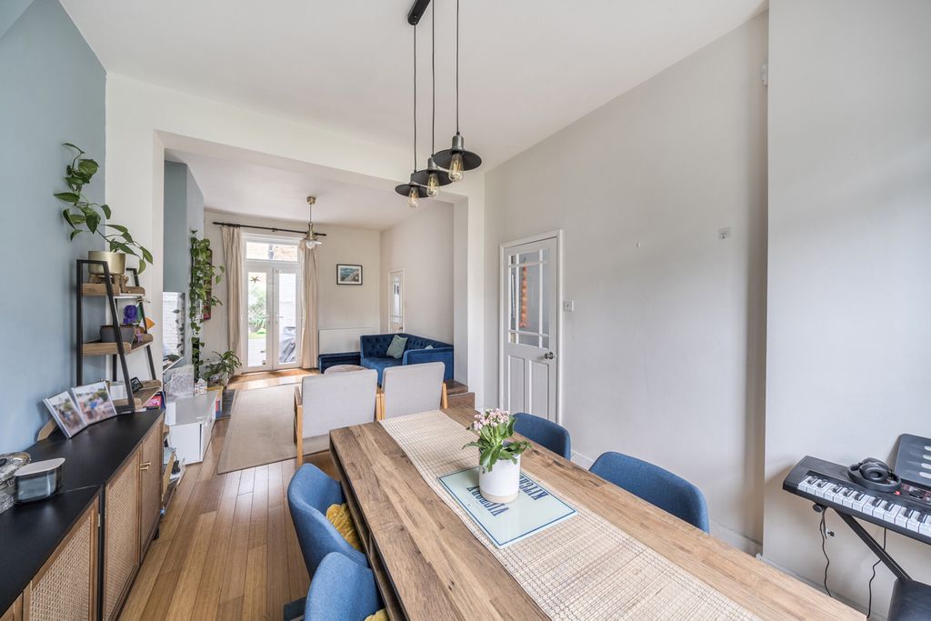 Property photo 3 of 17 Reception