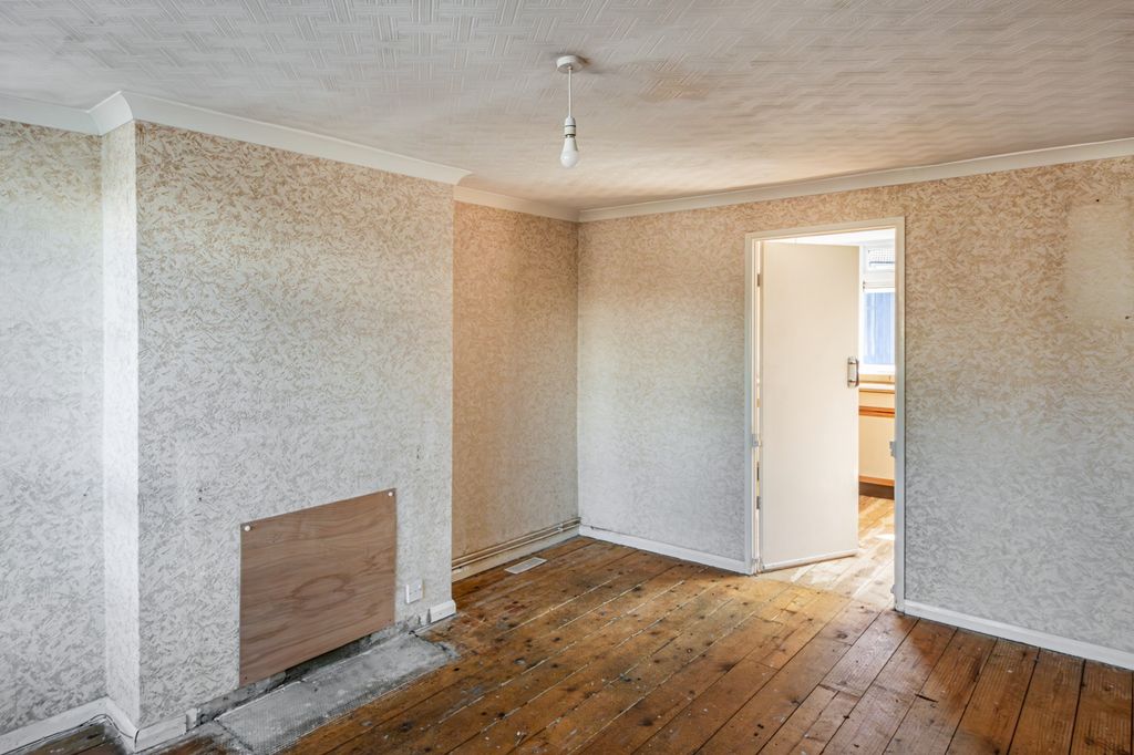 Property photo 3 of 20 72 Braemor Road, Calne, Wiltshire, Sn11 9DX