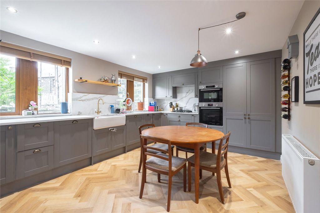 Property photo 2 of 23 Dining Kitchen
