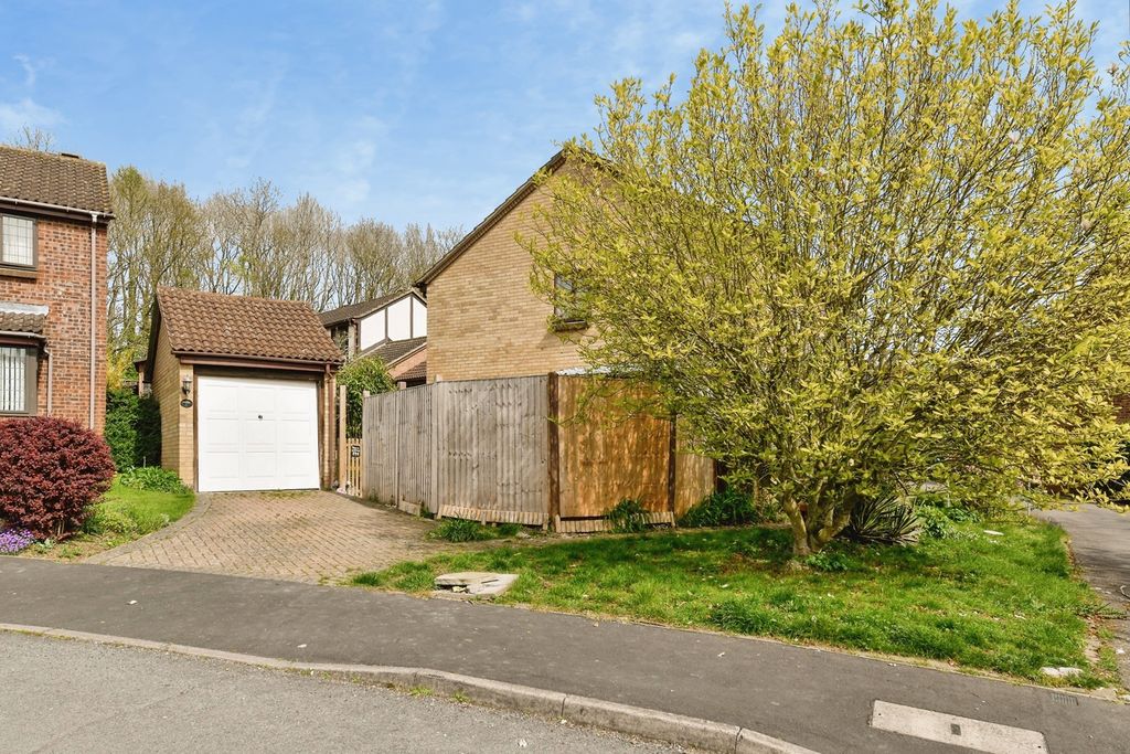 Property photo 2 of 16 Garage