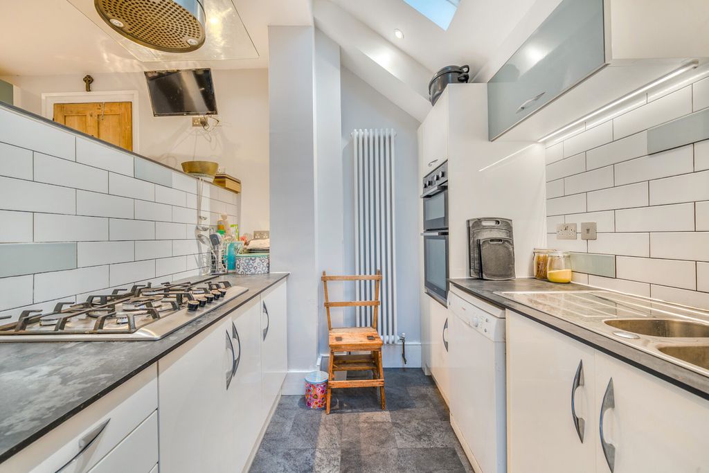 Property photo 2 of 41 1535224-15-6Ad116...