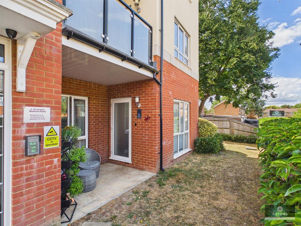 Property photo 1 of 8 Terrace