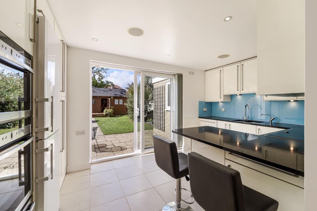 Property photo 3 of 18 Haymer Gardens (8).Jpg