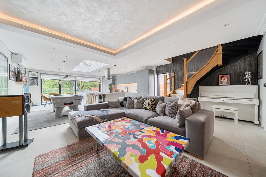 Property photo 3 of 25 1332471-1-688Ca66...