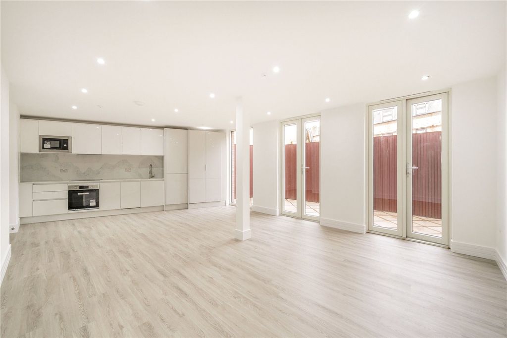 Property photo 1 of 8 Picture No. 05