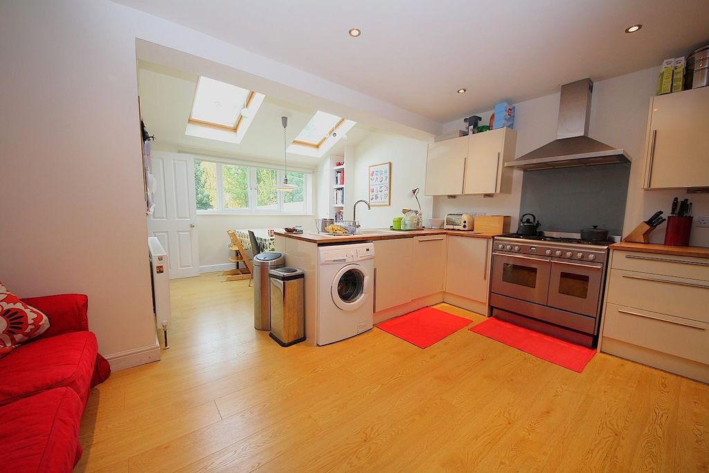 Property photo 3 of 11 Kitchen.Jpg